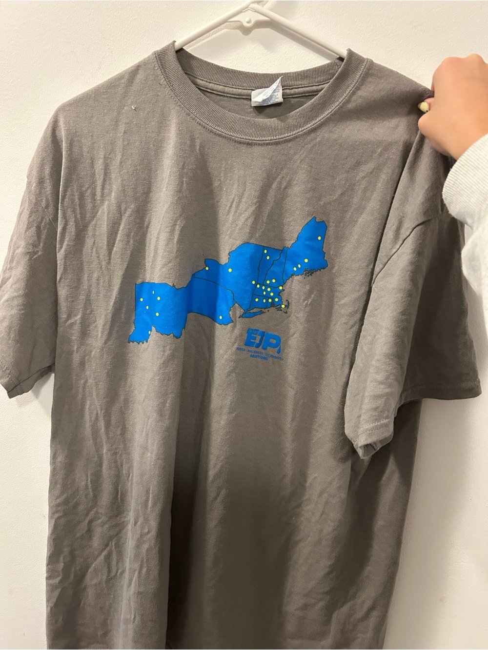 Gray Tee with Blue Map Graphic
SIZE:XL
